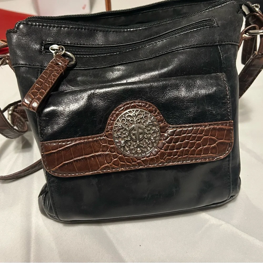 Giani Bernini Black andBrownLeather Crossbody Messenger withDecorative Medallion
